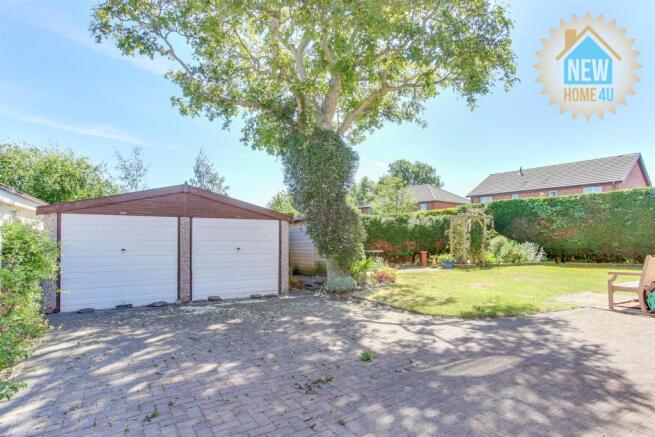 DOUBLE GARAGE: