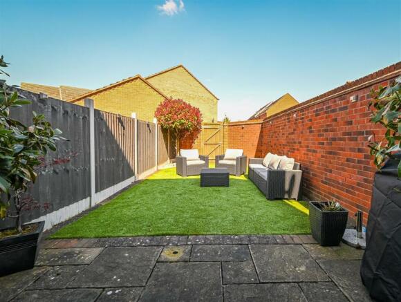 71 Rastrick Close-18.jpg