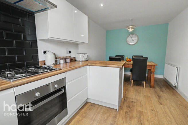 3 bed Semi-Detached for sale Image 11
