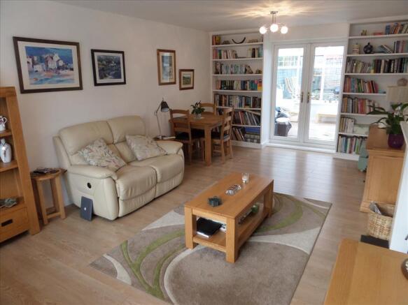 LOUNGE/DINING ROOM