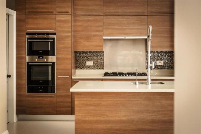 house. estate agency Albury Mansion Apartment 6
