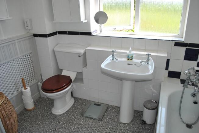 BATHROOM VIEW 1