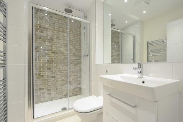 EN-SUITE SHOWER ROOM.jpg