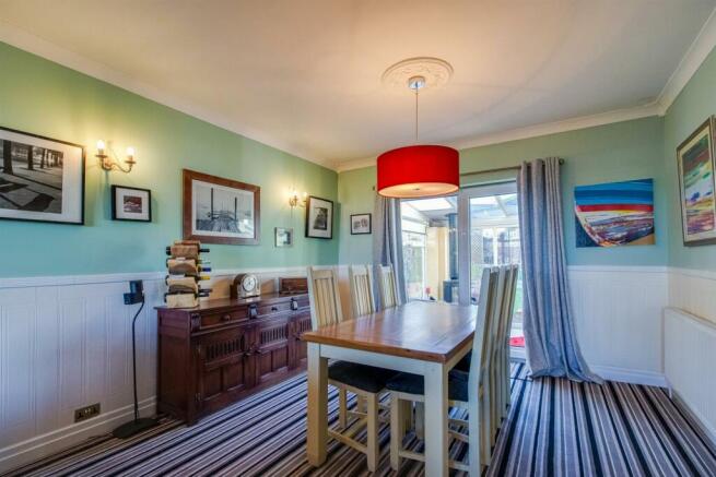 LIVING/DINING ROOM