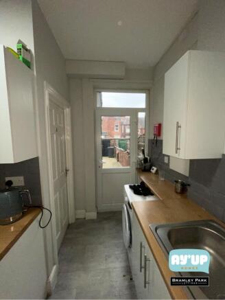 1 bed House Share to rent Image 5