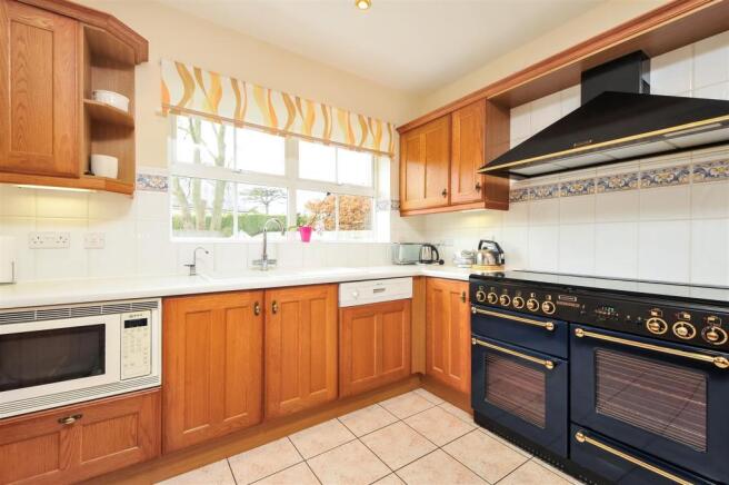 KITCHEN/BREAKFAST RO