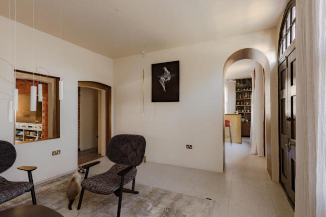 5 bed House for sale Image 10
