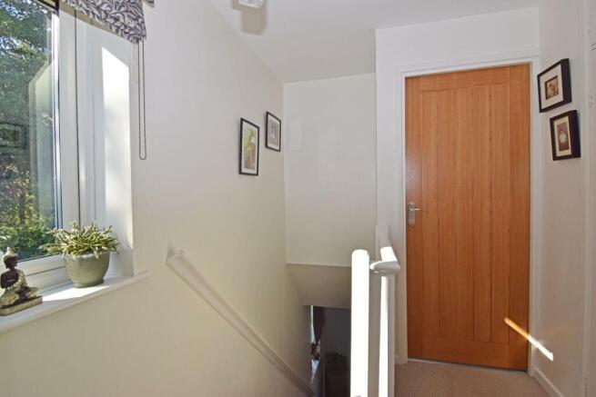 33 Elmley Close, landing.jpg