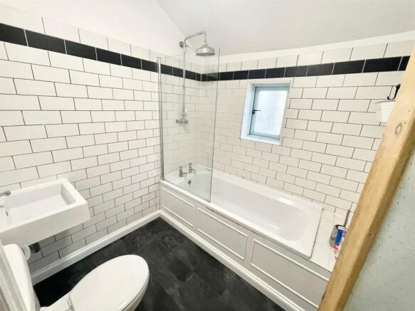 Bathroom (1).jpg