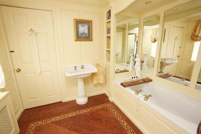 BATHROOM/W.C.