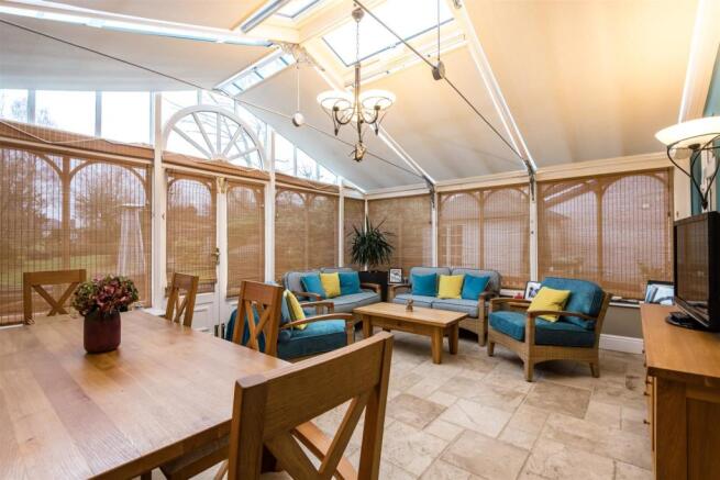AMDEGA Sunroom