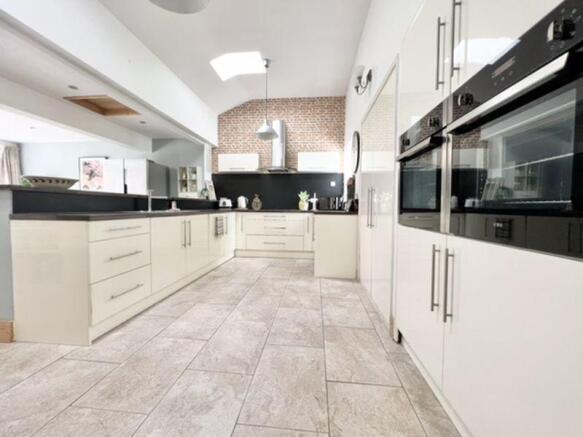 Kitchen breakfast room