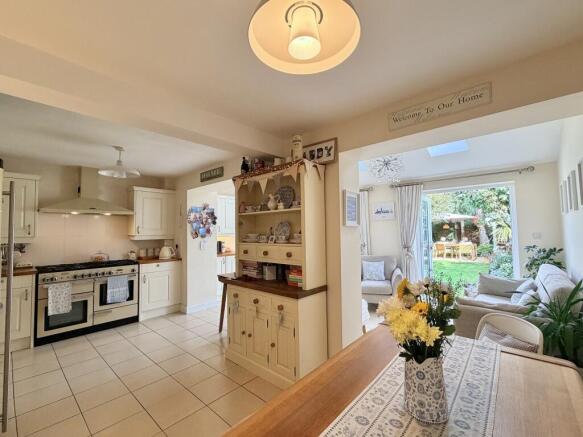 LIVING KITCHEN/DINER