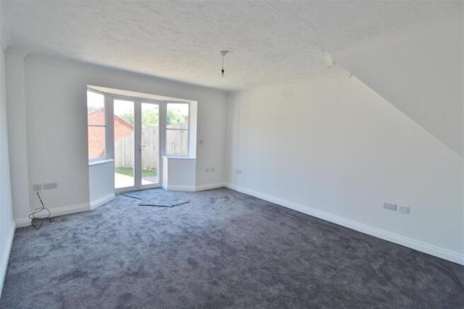 SITTING/DINING ROOM