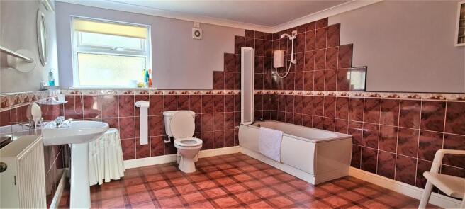 Ground floor Bathroom.jpg