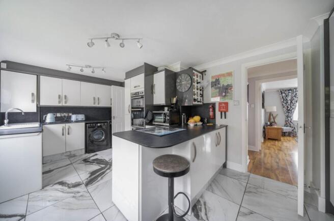 Kitchen/ Breakfast Room