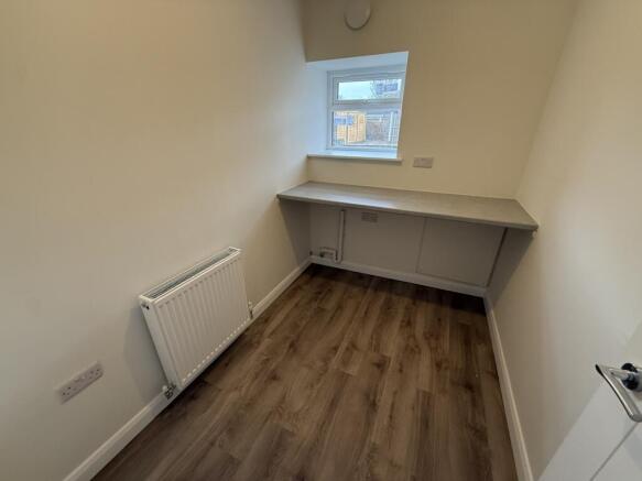 3 bed Terraced to rent Image 5