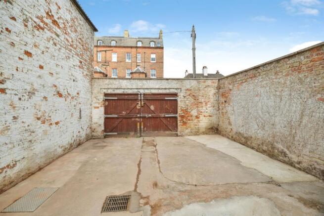 2 bed Flat for sale Image 11