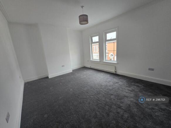 3 bed Terraced to rent Image 8