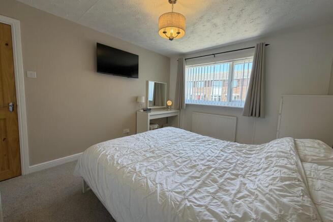 3 bed Semi-Detached for sale Image 10