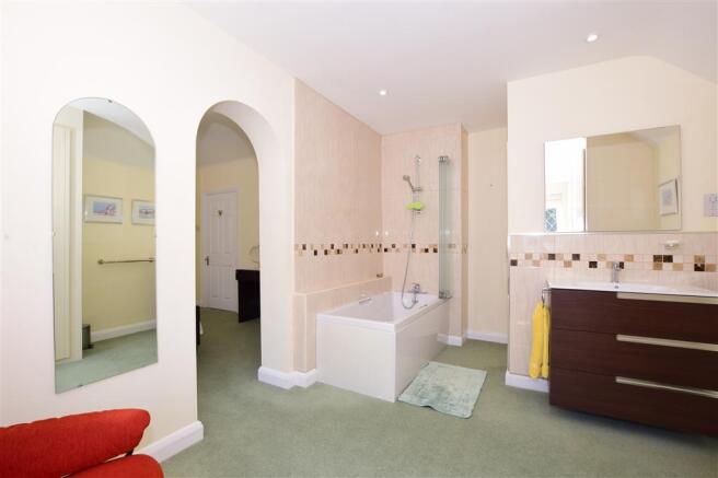 En-Suite Bathroom
