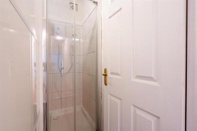 5 bed House to rent Image 8