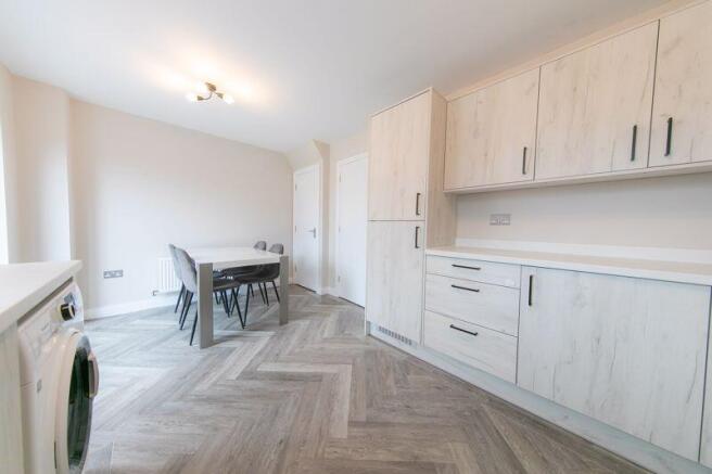 Kitchen & dining room