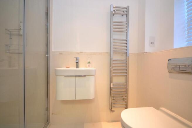 Downstairs ShowerRoo