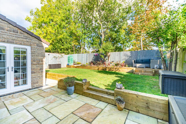 Garden with lawn