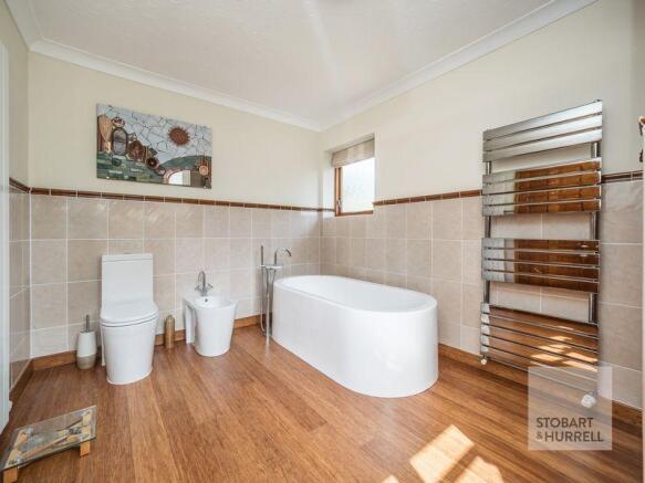 Ensuite Bath &...