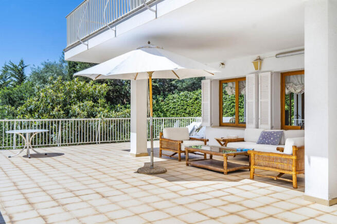 Large covered terrace