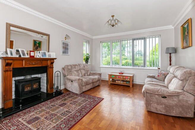 5 bed Detached for sale Image 5