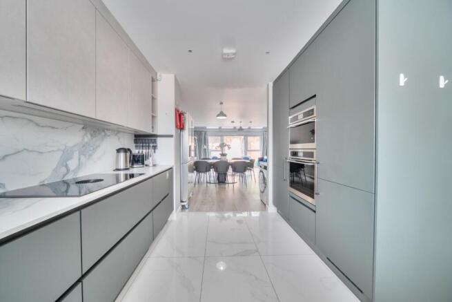 Becket Close, Woodford Green IG8 photo 4