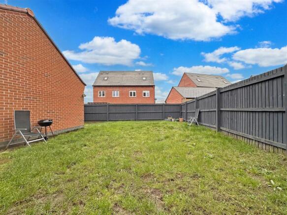 Well-Appointed Rear Garden 632