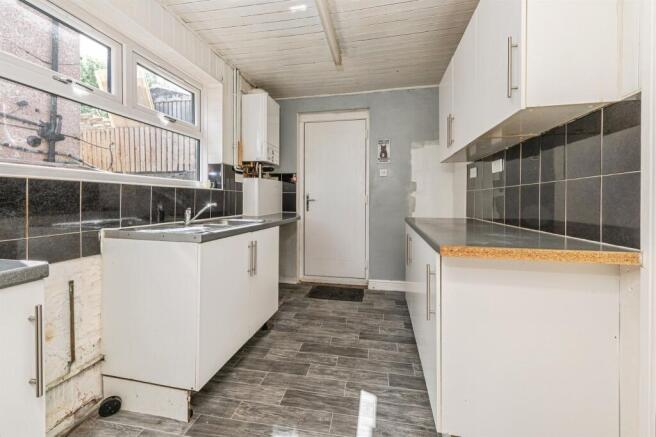 3 bed Semi-Detached for sale Image 6