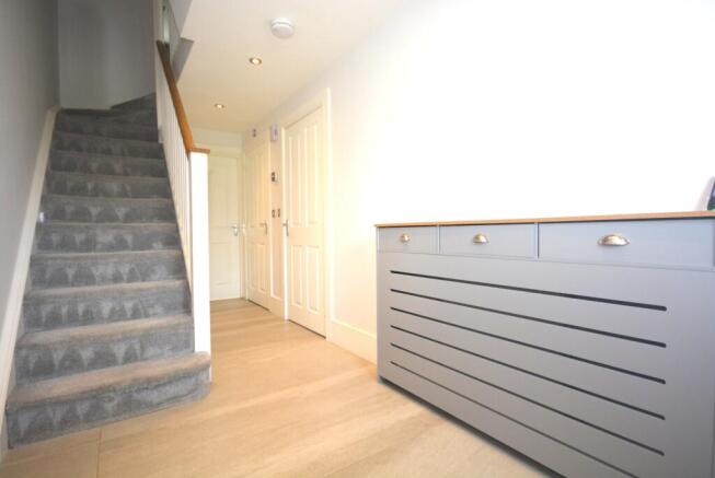 4 bed Semi-Detached to rent Image 6
