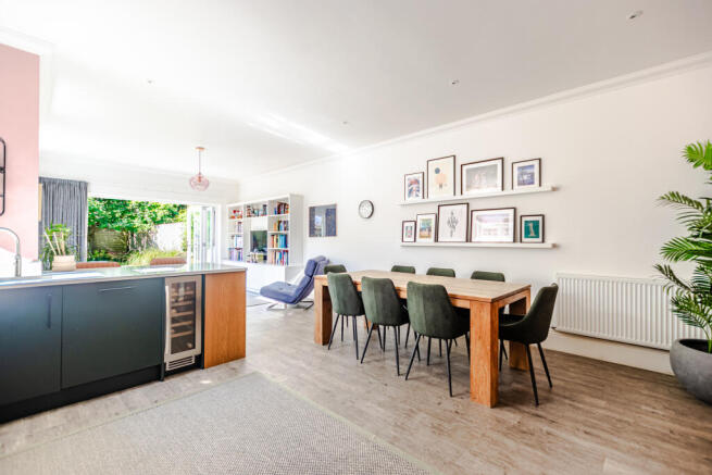 4 bed Semi-Detached for sale Image 5