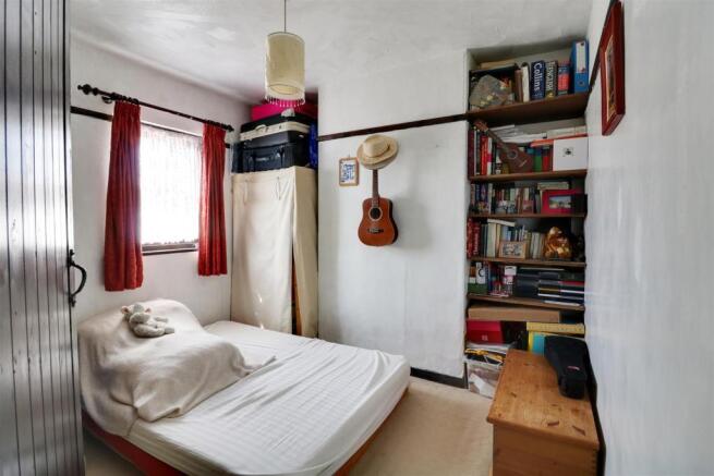 Bedroom 1.jpg