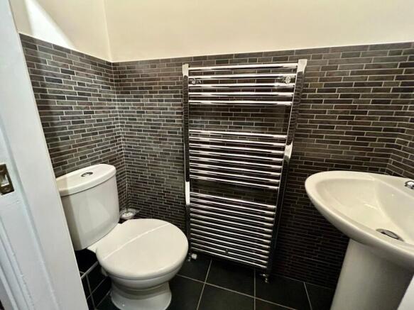 5 bed Detached for sale Image 7