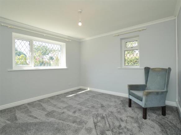 3 bed Detached Bungalow to rent Image 12