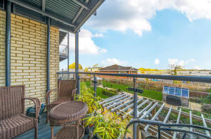 8, Roslin Place, Station Road, Hook RG27 9GU