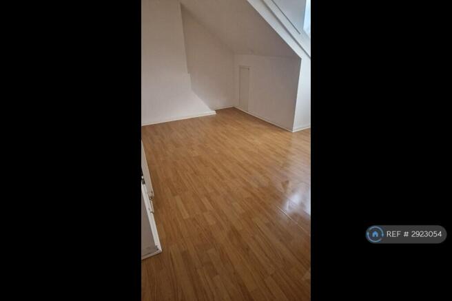 2 bed Flat to rent Image 8