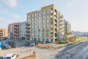 8, Sir John Cohen Court, Lea Valley View North, Cheshunt EN8 9FU