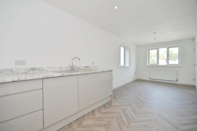 4 bed Detached for sale Image 6