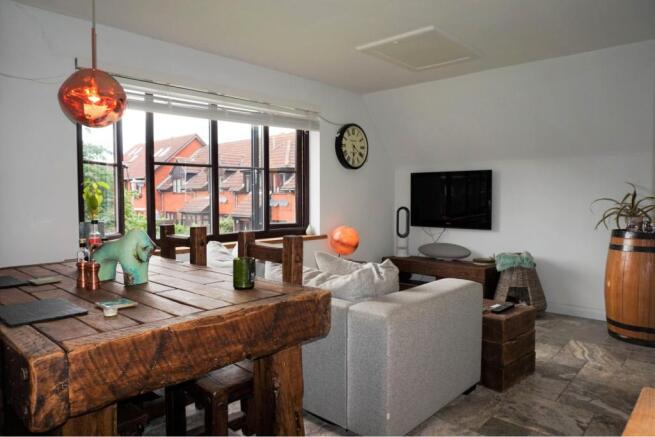 Lounge/Dining Room