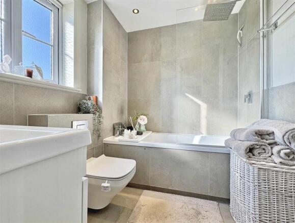Bathroom b.jpg