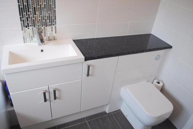 Bathroom 3.JPG