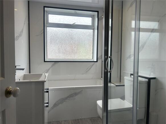 3 bed Apartment for sale Image 7