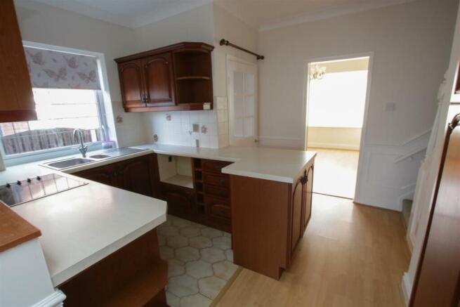 FITTED KITCHEN