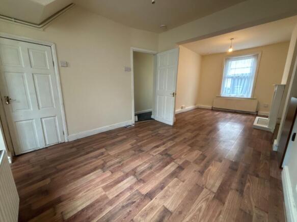 3 bed Terraced to rent Image 5